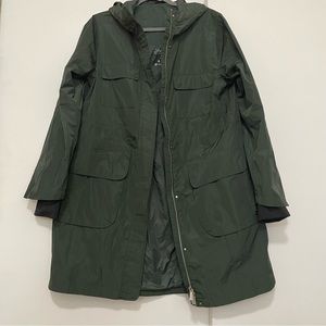 CALVIN KLEIN Size Large Women’s Coat.
Wind and Water Resistant.